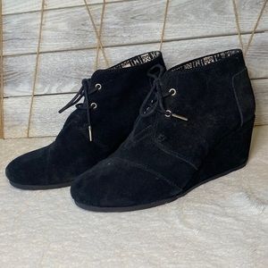 TOMS Womens Black Suede Tie Up Wedge Ankle Booties